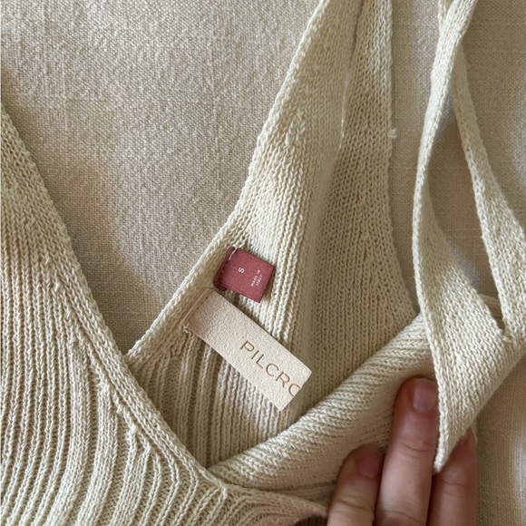Elegant Beige Knit Top - Picture 2 of 3
